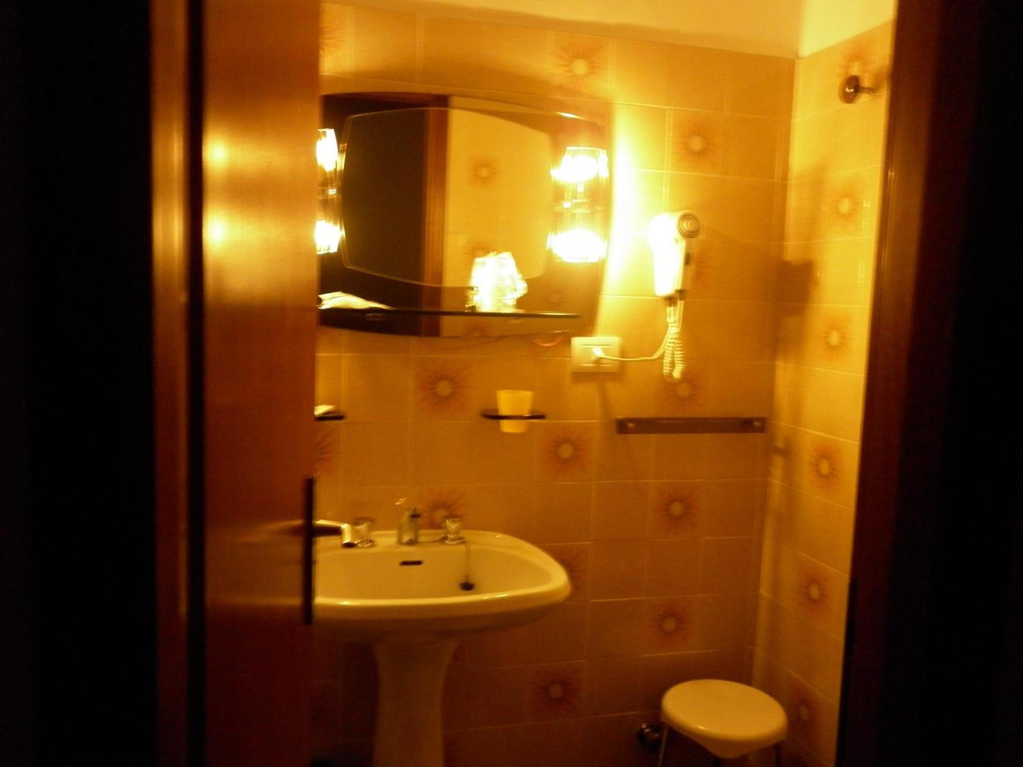 Hotel Cristina Tenno Chambre photo