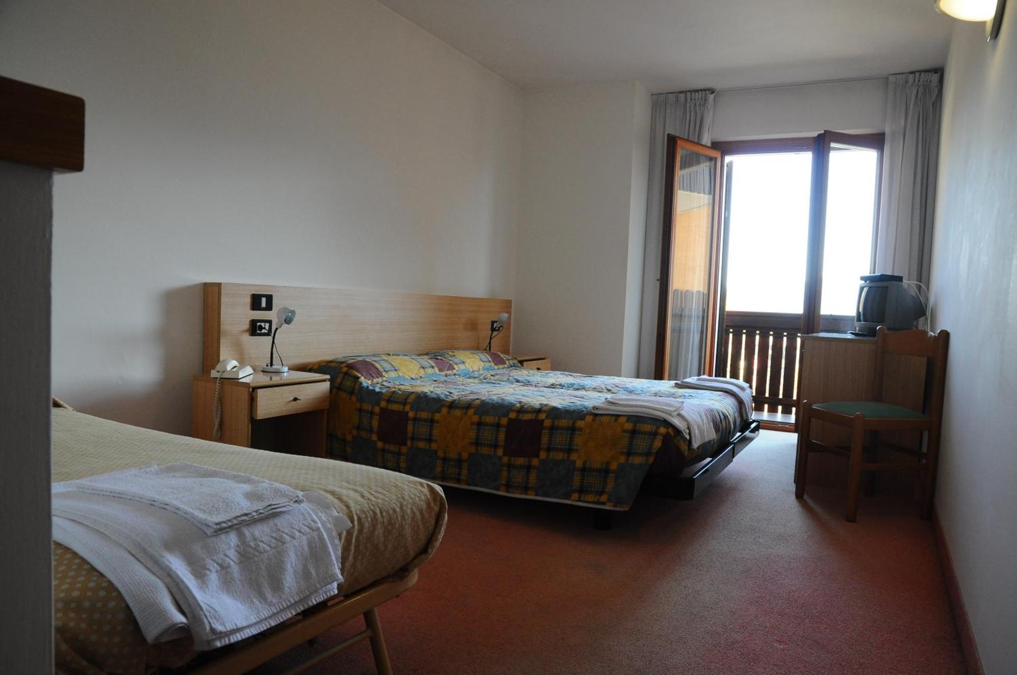 Hotel Cristina Tenno Chambre photo